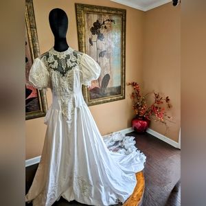 Vintage 80s 90s Size 8 Bubble Puff Sleeve Beaded Princess Ruffles Wedding Gown